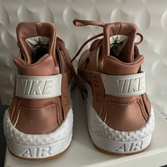 NIKE AIR HUARACHE RUN | ROSE GOLD - Picture 4 of 6